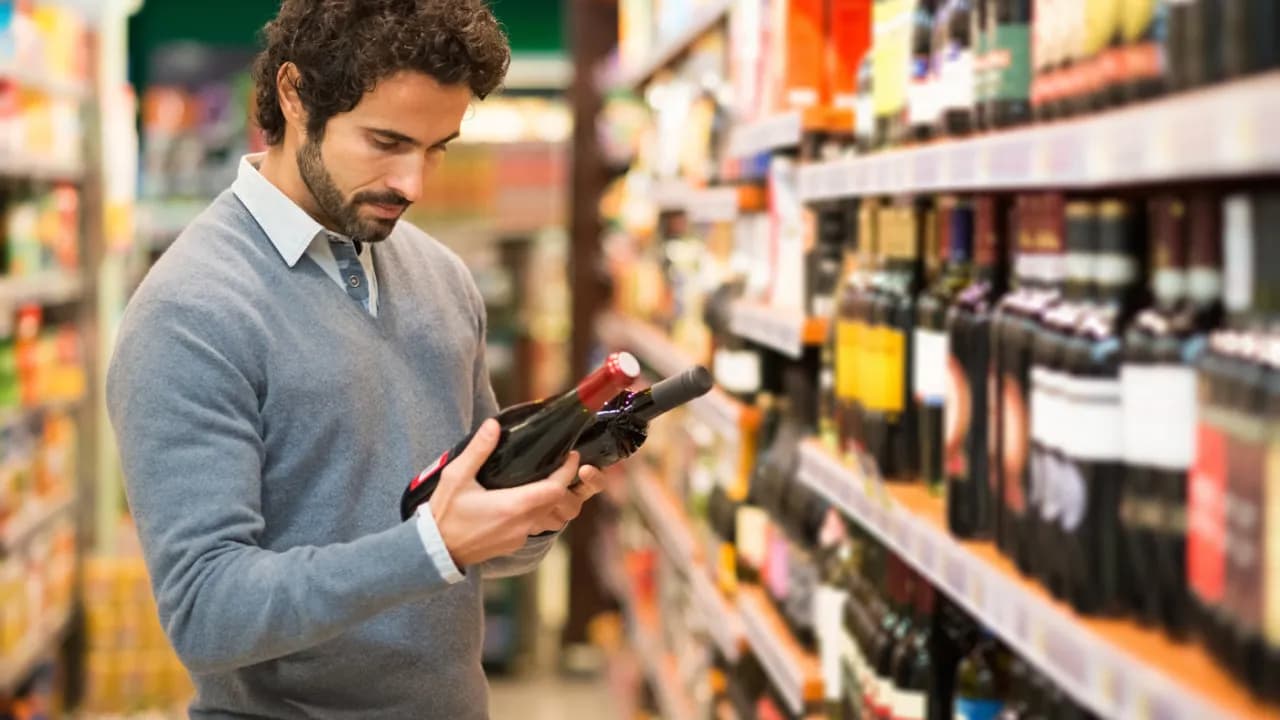 Czy wino ma datę ważności? Odkryj, jak długo możesz je pić